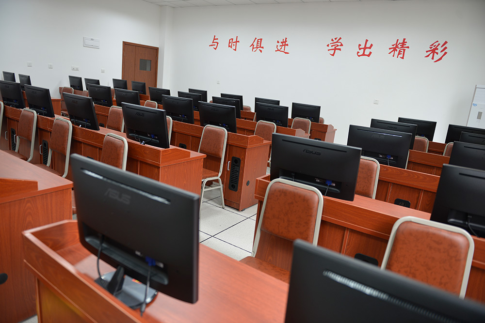 重庆市老年大学网络教室